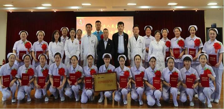 西宁市第三人民医院走访慰问老党员和困难党员