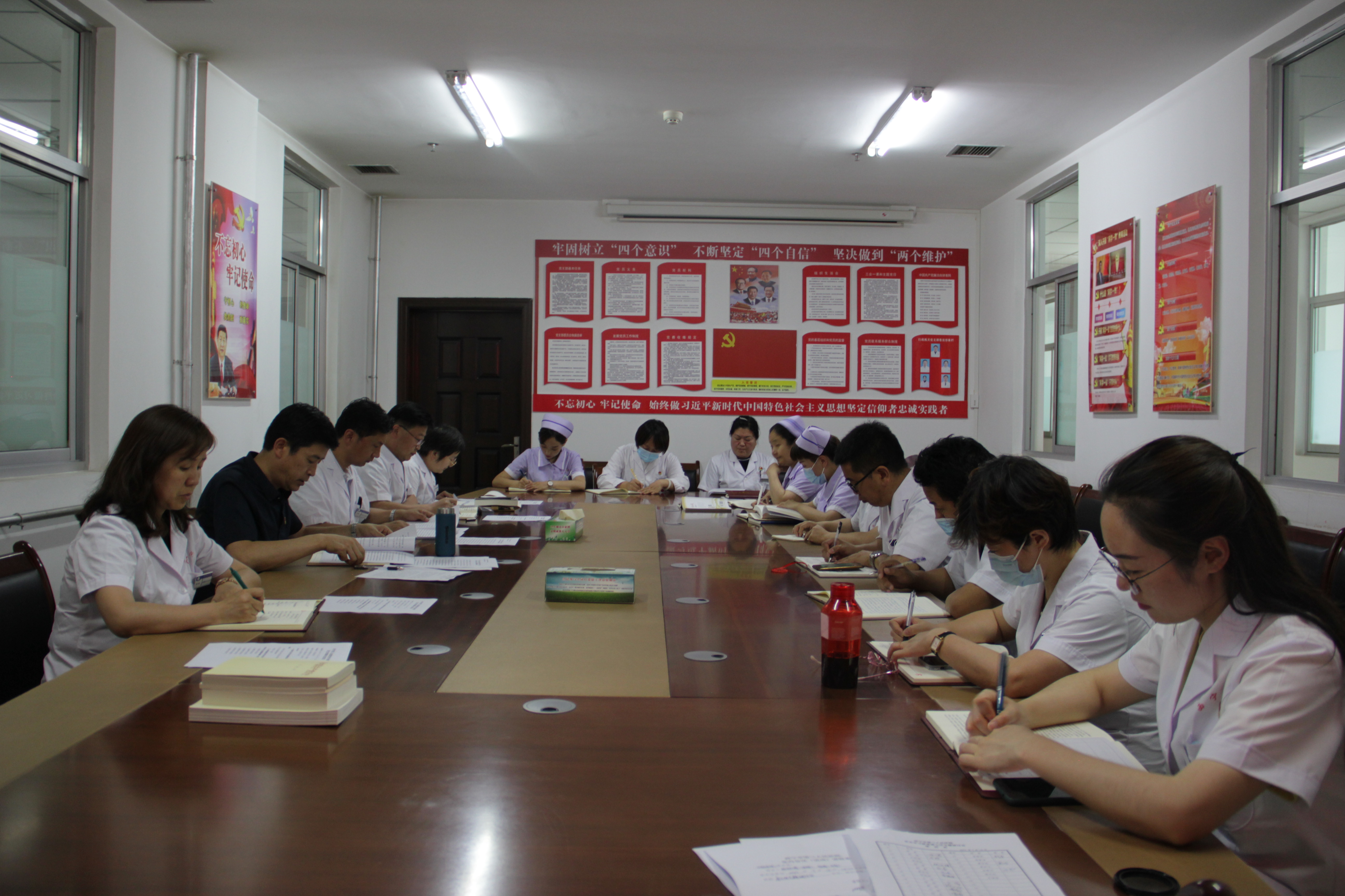 “学雷锋、树新风”用爱心传递正能量 ——市三院党委、团总支部组织开展 “学雷锋”义诊服务活动