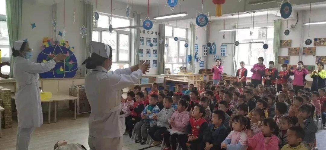 【聚焦热点】医护进校园 呵护成长路--西宁市第三人民医院儿科走进幼儿园开展健康急救知识培训