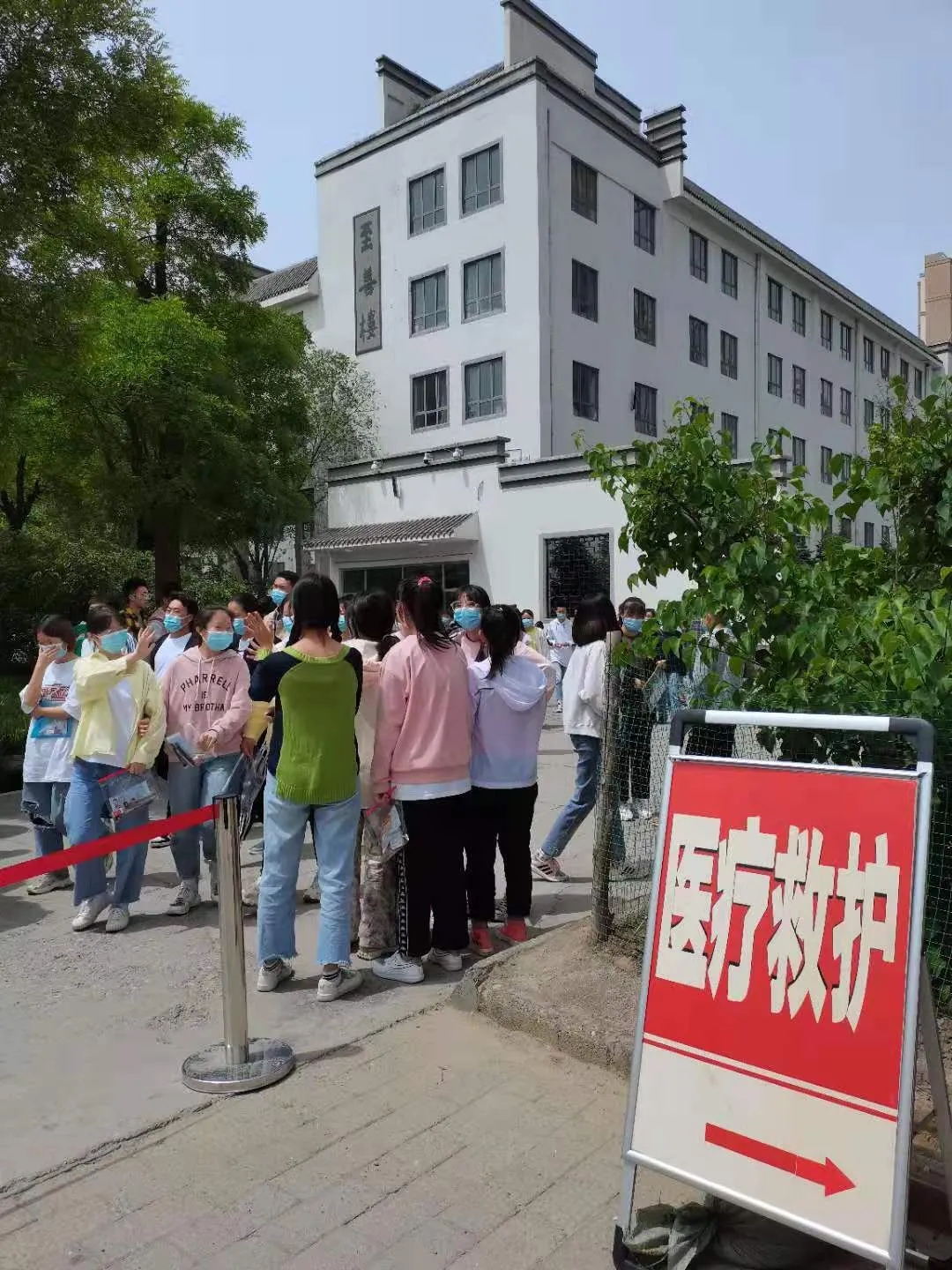 西宁市第三人民医院圆满完成2021年高考期间疫情防控和医疗应急救援保障工作