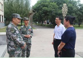 西宁市第三人民医院开展“八一”建军节慰问驻地部队官兵和院内复转军人、军属活动
