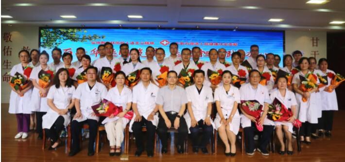 “百年华诞同筑梦,医者担当践初心” 西宁市第三人民医院举办庆祝第四个“中国医师节” 表彰大会